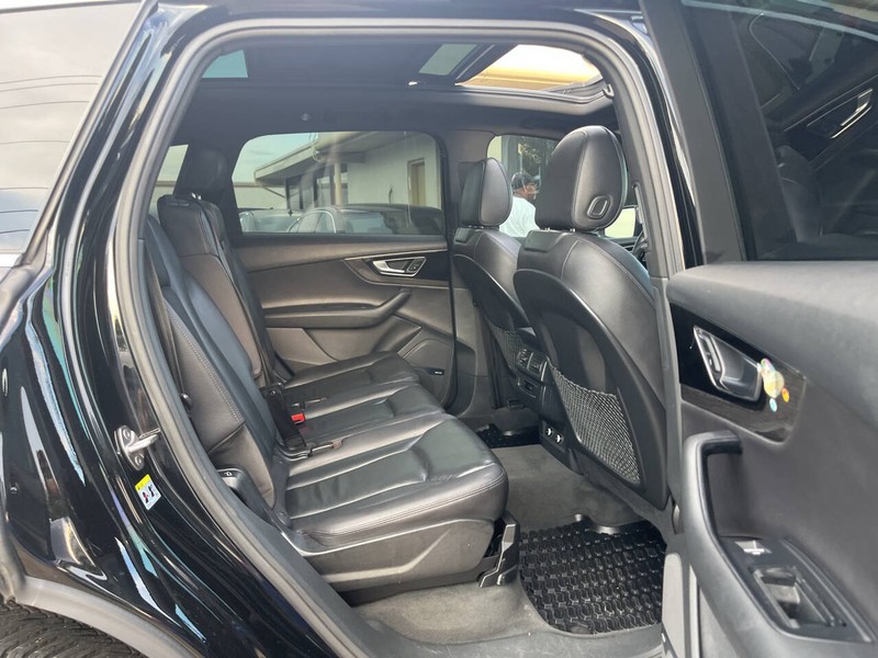 Audi Q7 Vehicle Image 10