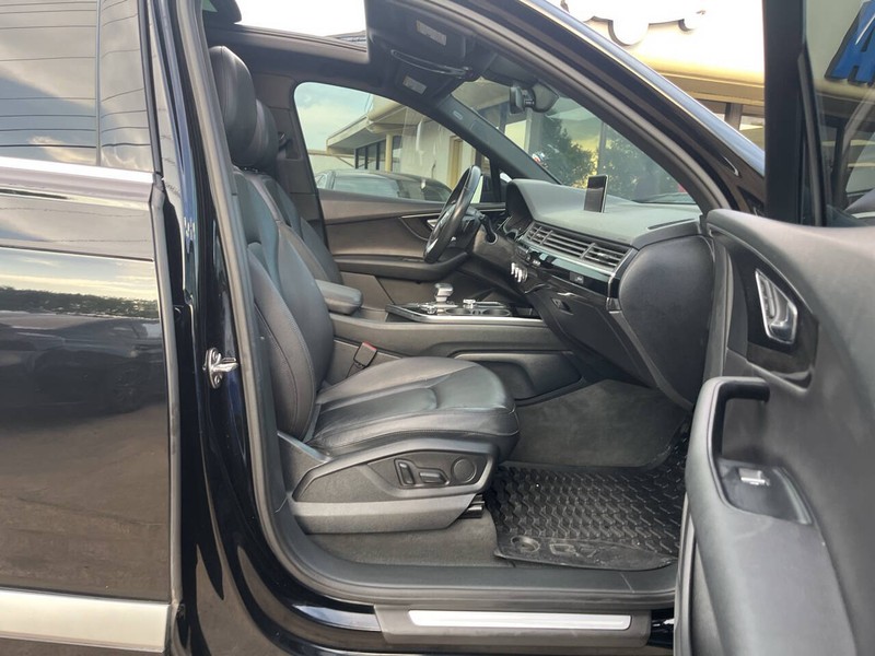 Audi Q7 Vehicle Image 11
