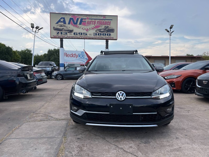 Volkswagen Golf Alltrack Vehicle Image 02