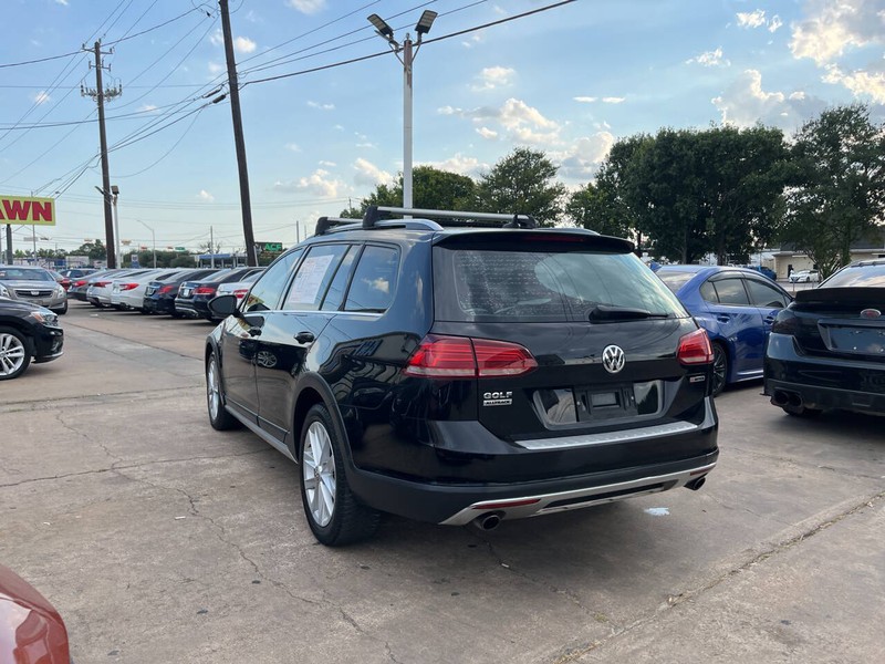 Volkswagen Golf Alltrack Vehicle Image 03