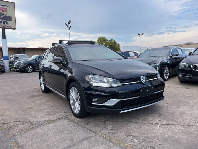 Volkswagen Golf Alltrack Vehicle Image 06