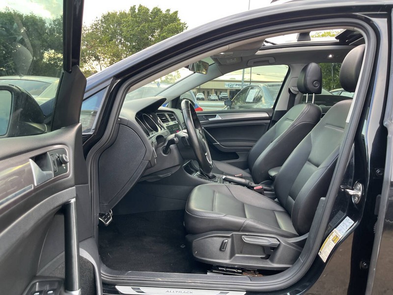 Volkswagen Golf Alltrack Vehicle Image 07