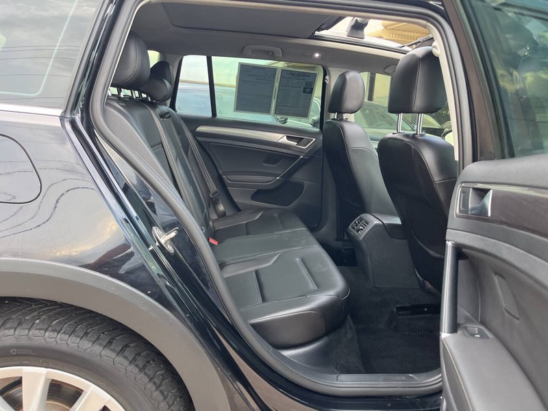 Volkswagen Golf Alltrack Vehicle Image 10