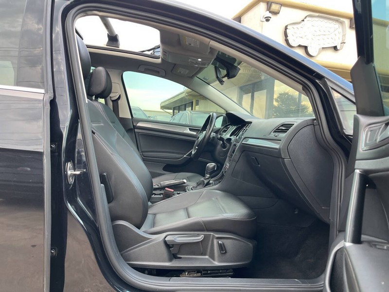 Volkswagen Golf Alltrack Vehicle Image 11