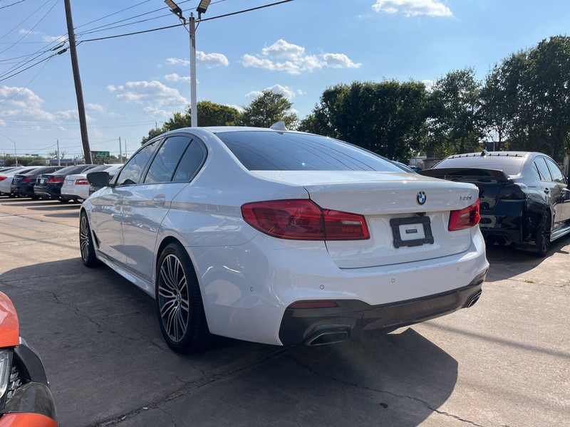 BMW 5 Series Vehicle Image 03