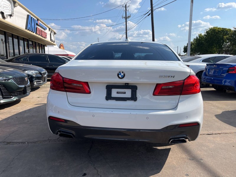 BMW 5 Series Vehicle Image 04