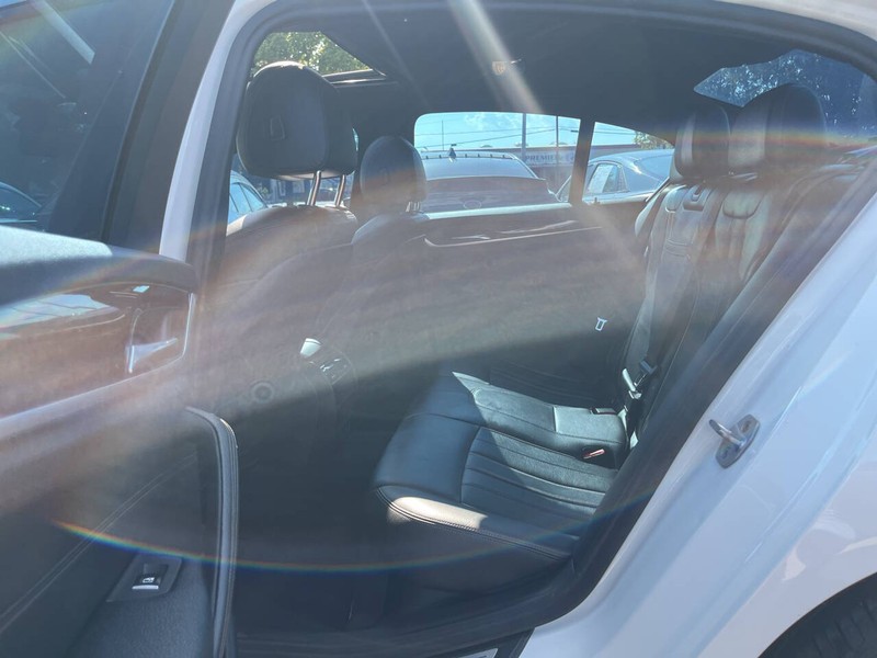BMW 5 Series Vehicle Image 08