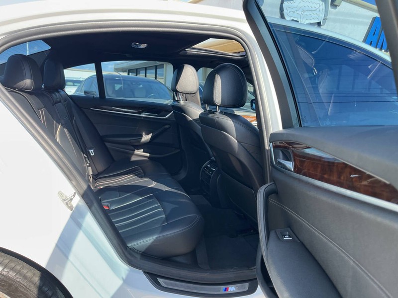 BMW 5 Series Vehicle Image 10