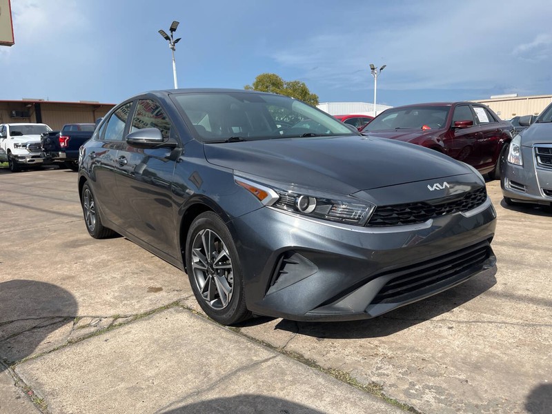 Kia Forte Vehicle Image 06