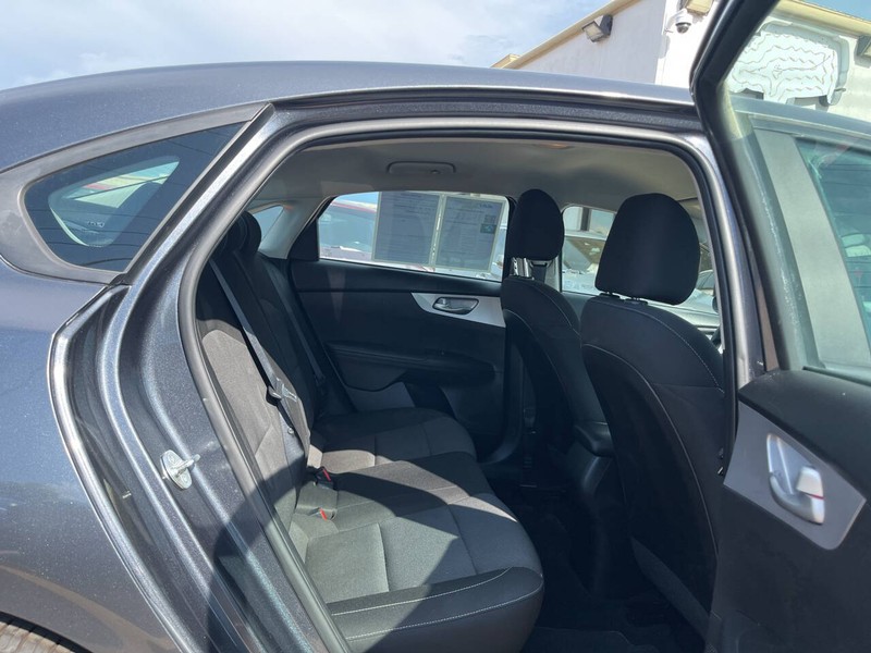 Kia Forte Vehicle Image 10