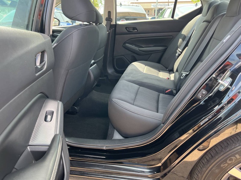 Nissan Altima Vehicle Image 08