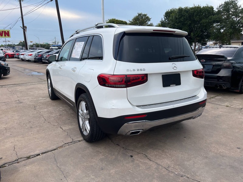 Mercedes-Benz GLB Vehicle Image 03