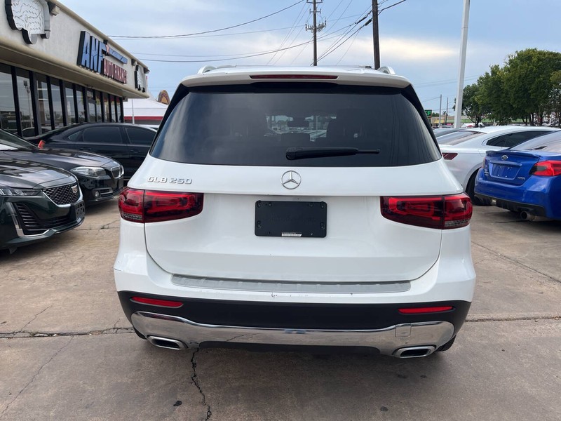 Mercedes-Benz GLB Vehicle Image 04
