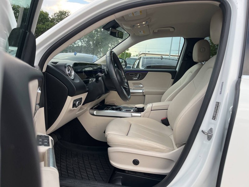 Mercedes-Benz GLB Vehicle Image 07