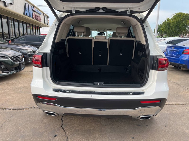 Mercedes-Benz GLB Vehicle Image 09