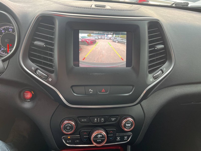 Jeep Cherokee Vehicle Image 12