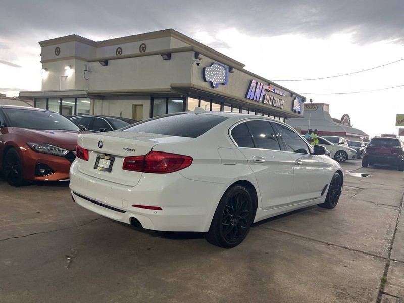 BMW 5 Series Vehicle Image 05