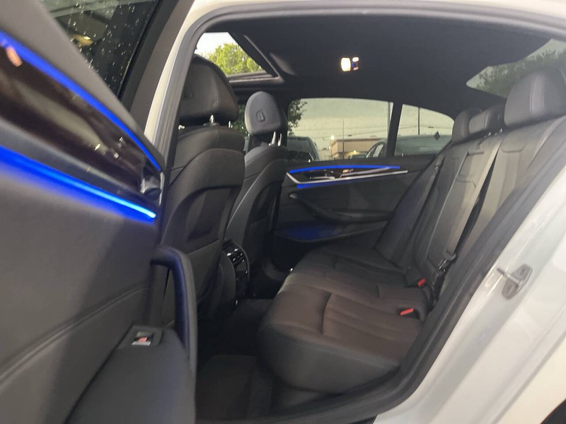 BMW 5 Series Vehicle Image 08