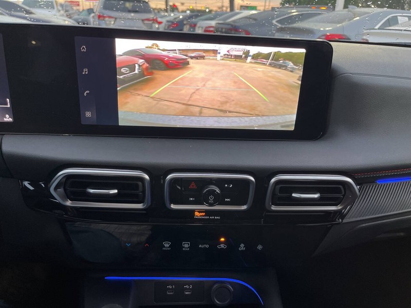 Nissan Sentra Vehicle Image 12