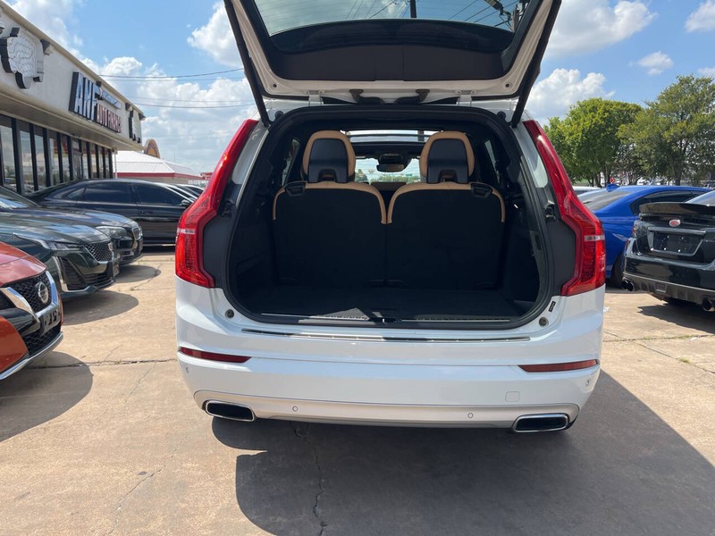 Volvo XC90 Vehicle Image 10
