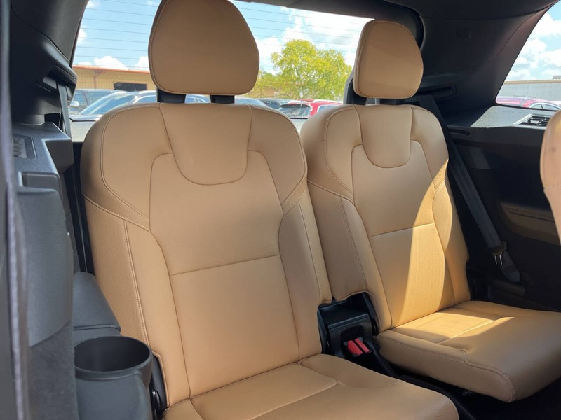 Volvo XC90 Vehicle Image 12
