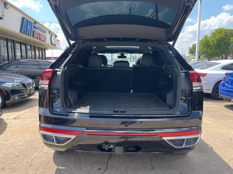 Volkswagen Atlas Cross Sport Vehicle Image 09