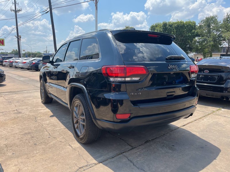 Jeep Grand Cherokee Vehicle Image 03