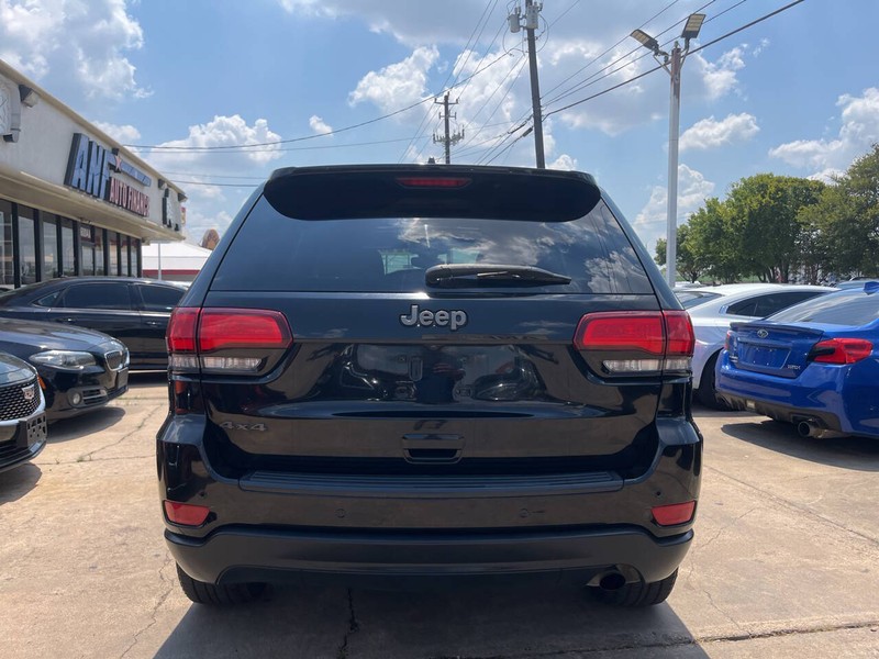 Jeep Grand Cherokee Vehicle Image 04