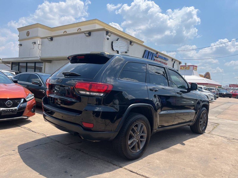 Jeep Grand Cherokee Vehicle Image 05