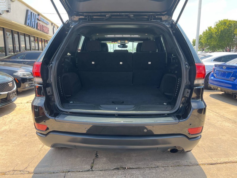 Jeep Grand Cherokee Vehicle Image 09