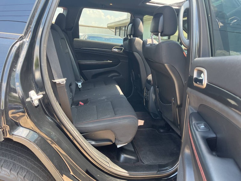 Jeep Grand Cherokee Vehicle Image 11