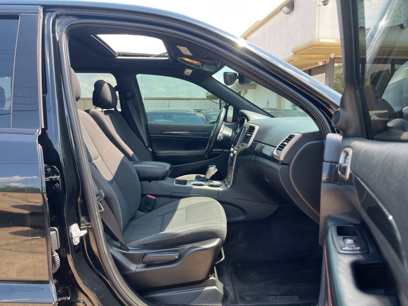 Jeep Grand Cherokee Vehicle Image 12