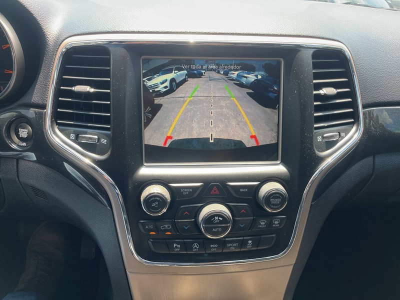 Jeep Grand Cherokee Vehicle Image 13