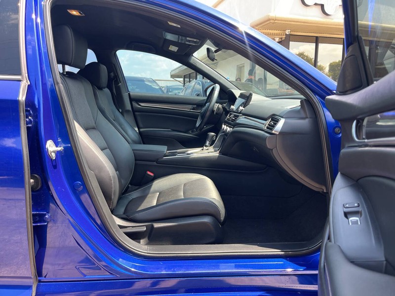 Honda Accord Sedan Vehicle Image 12