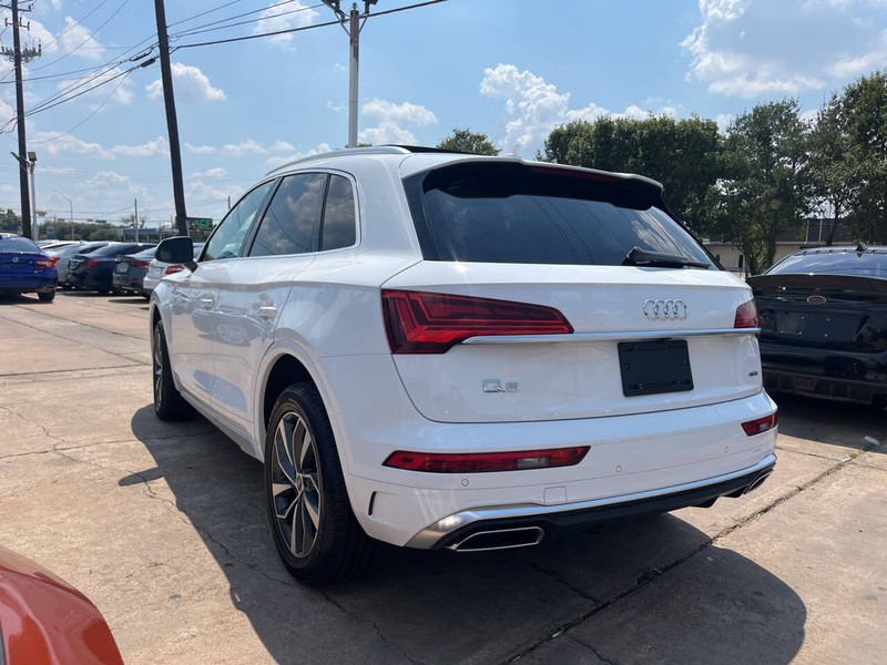 Audi Q5 Vehicle Image 03