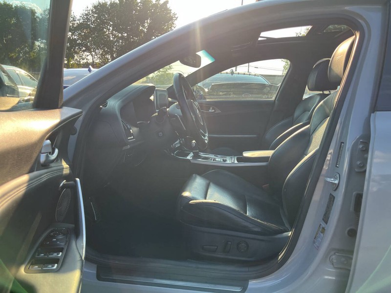 Kia Stinger Vehicle Image 08