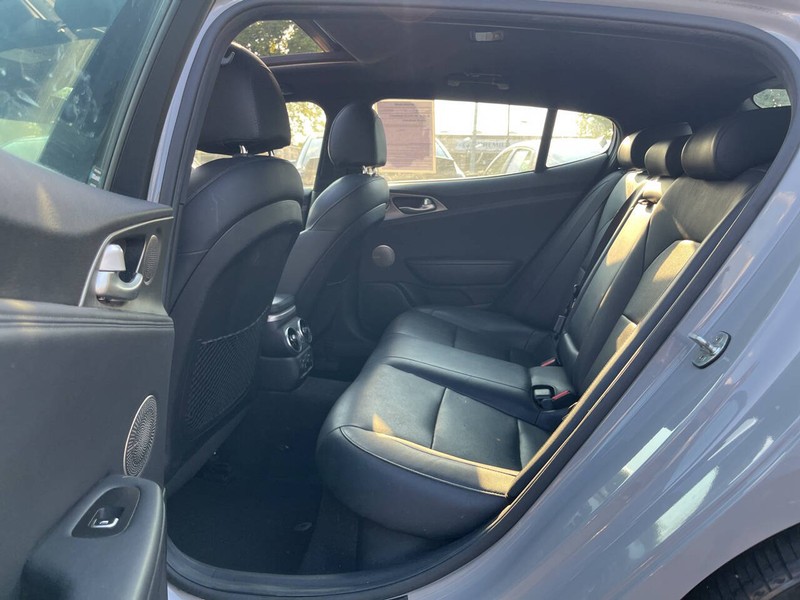 Kia Stinger Vehicle Image 09