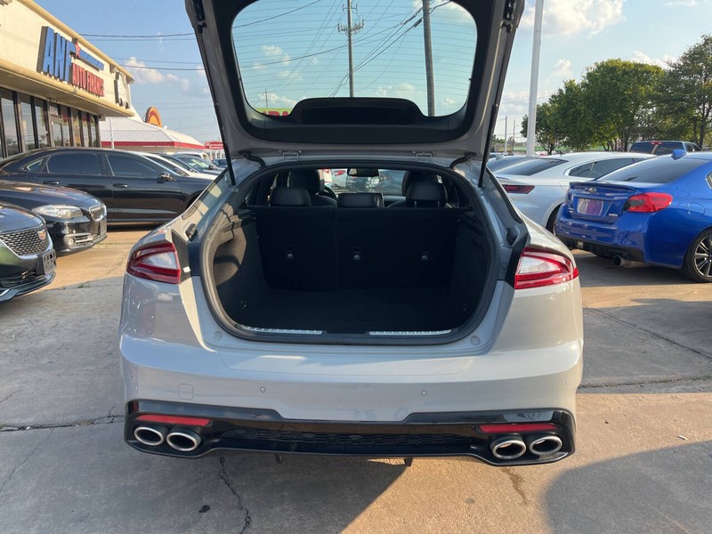 Kia Stinger Vehicle Image 10