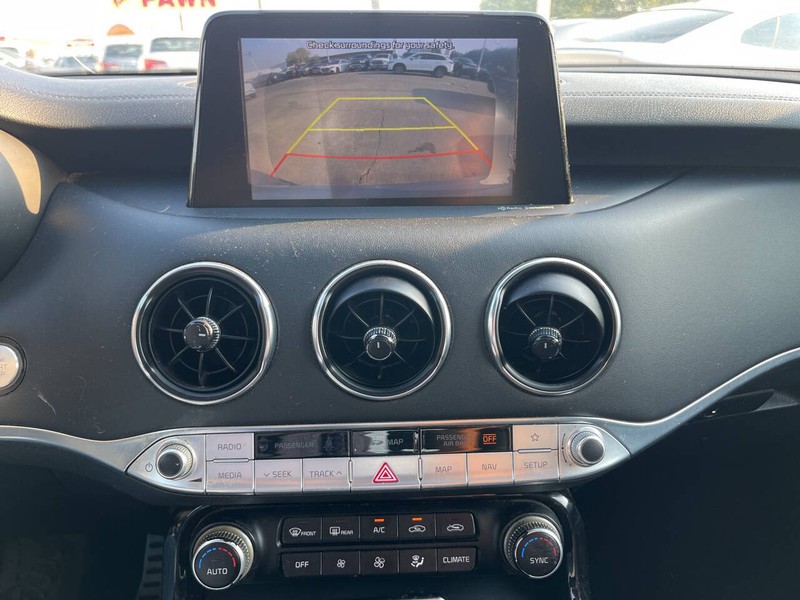 Kia Stinger Vehicle Image 13