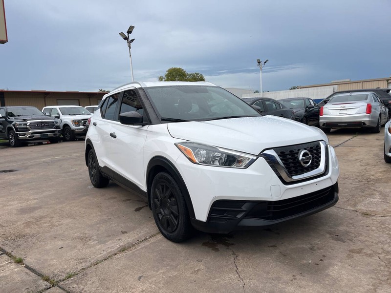 Nissan Kicks Vehicle Image 06