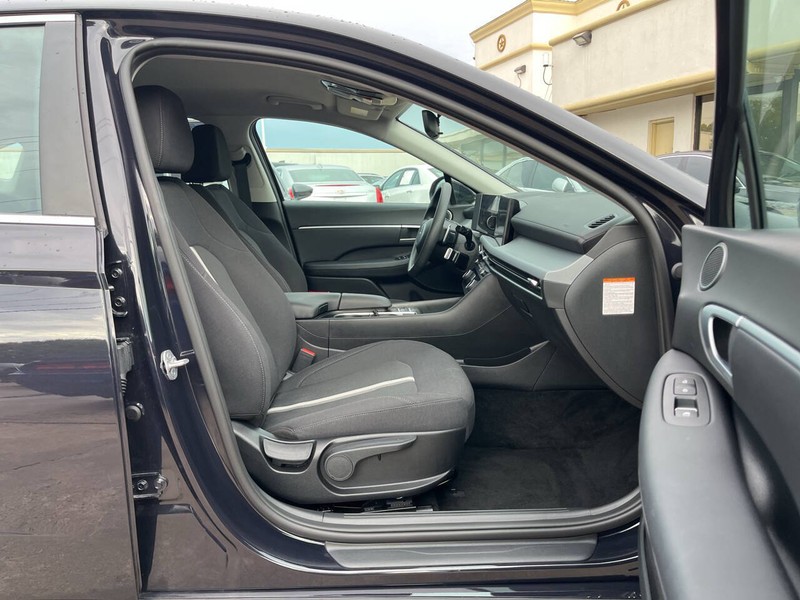 Hyundai Sonata Hybrid Vehicle Image 11