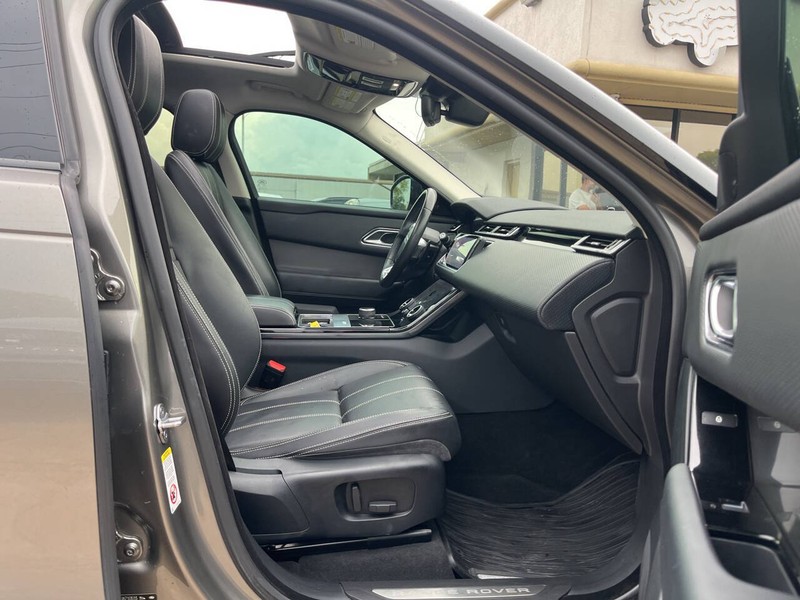 Land Rover Range Rover Velar Vehicle Image 11
