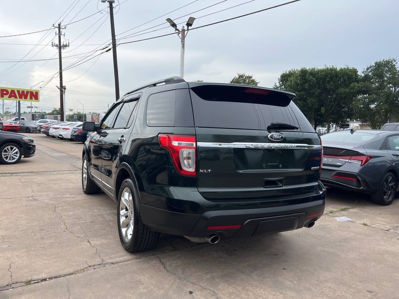 Ford Explorer Vehicle Image 03