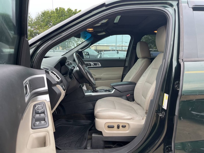 Ford Explorer Vehicle Image 07