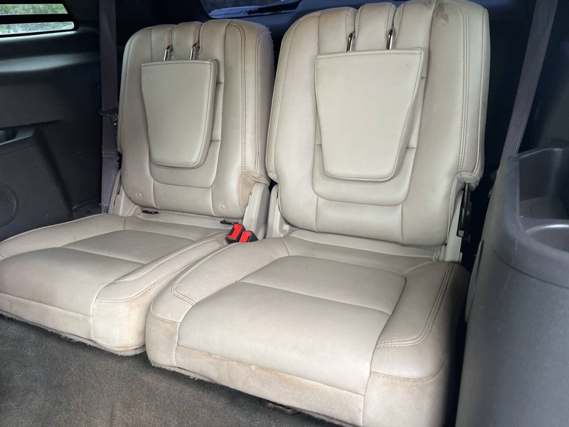 Ford Explorer Vehicle Image 09
