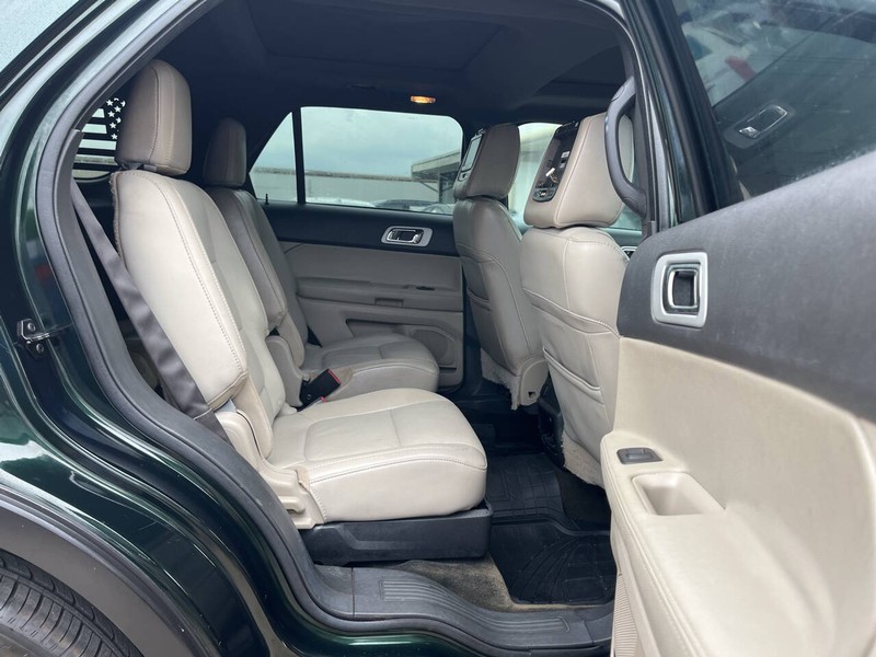 Ford Explorer Vehicle Image 11