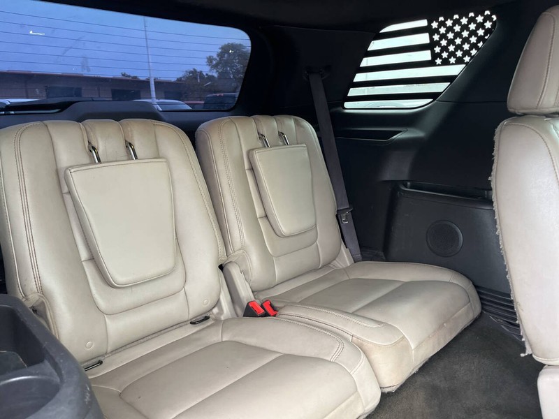 Ford Explorer Vehicle Image 12
