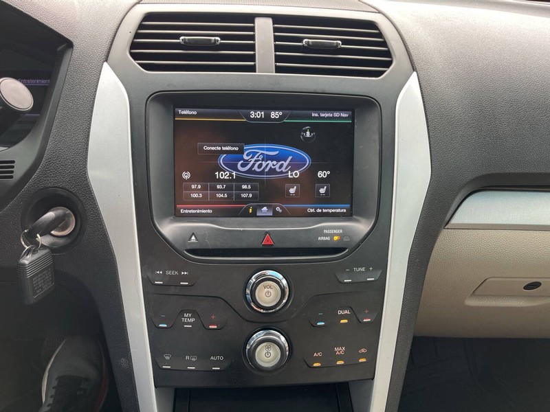 Ford Explorer Vehicle Image 14