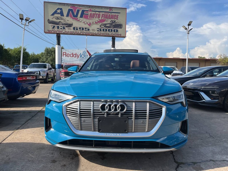 Audi e-tron Vehicle Image 02