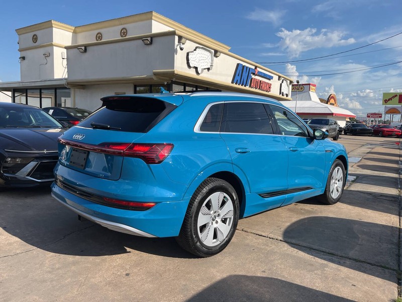Audi e-tron Vehicle Image 05